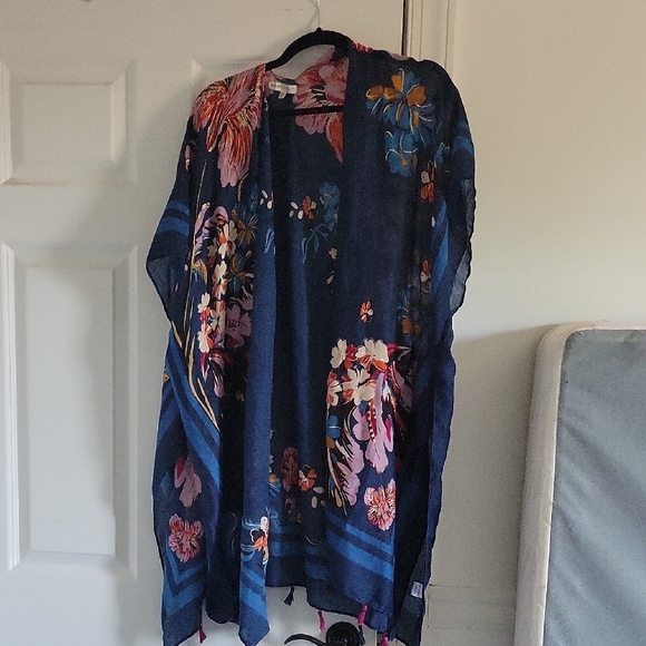 Woven Heart Pink and Blue Wrap - Picture 2 of 3